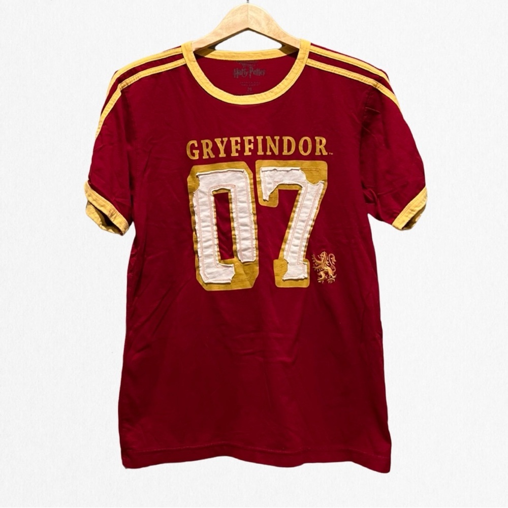 UNIVERSAL ORLANDO HARRY POTTER Men’s GRYFFINDOR Red Yellow Short Sleeve T-Shirt